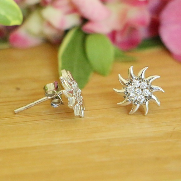 925 Sterling Silver with Cubic Zirconia Stones - Picture 5 of 7